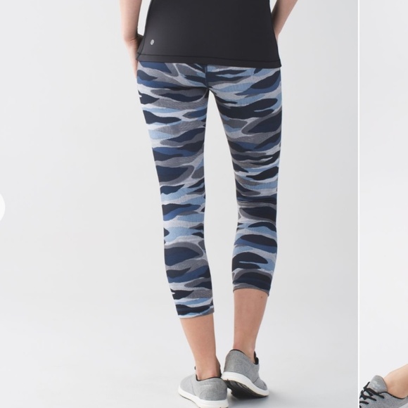 Lululemon Women's Wunder Under Crop III Leggings Blue Gray Camo Luon Gym  Size 6 - Picture 7 of 13